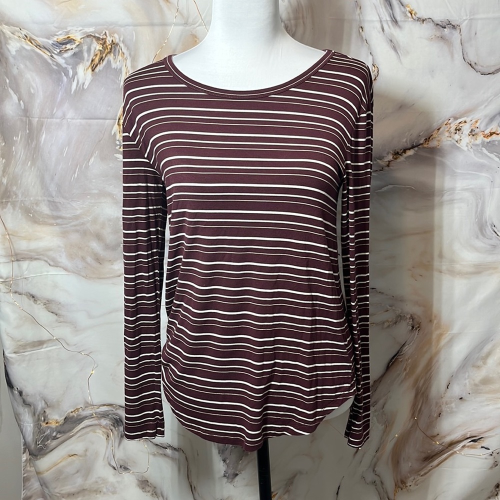 American Eagle Long Sleeve T Stretch Burgundy and White Stretch Size XS